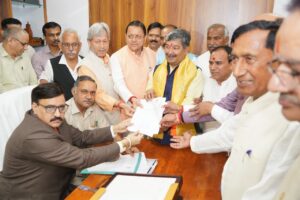 The Chief Minister wished Mr. Dinesh Arya on the occasion of his nomination.